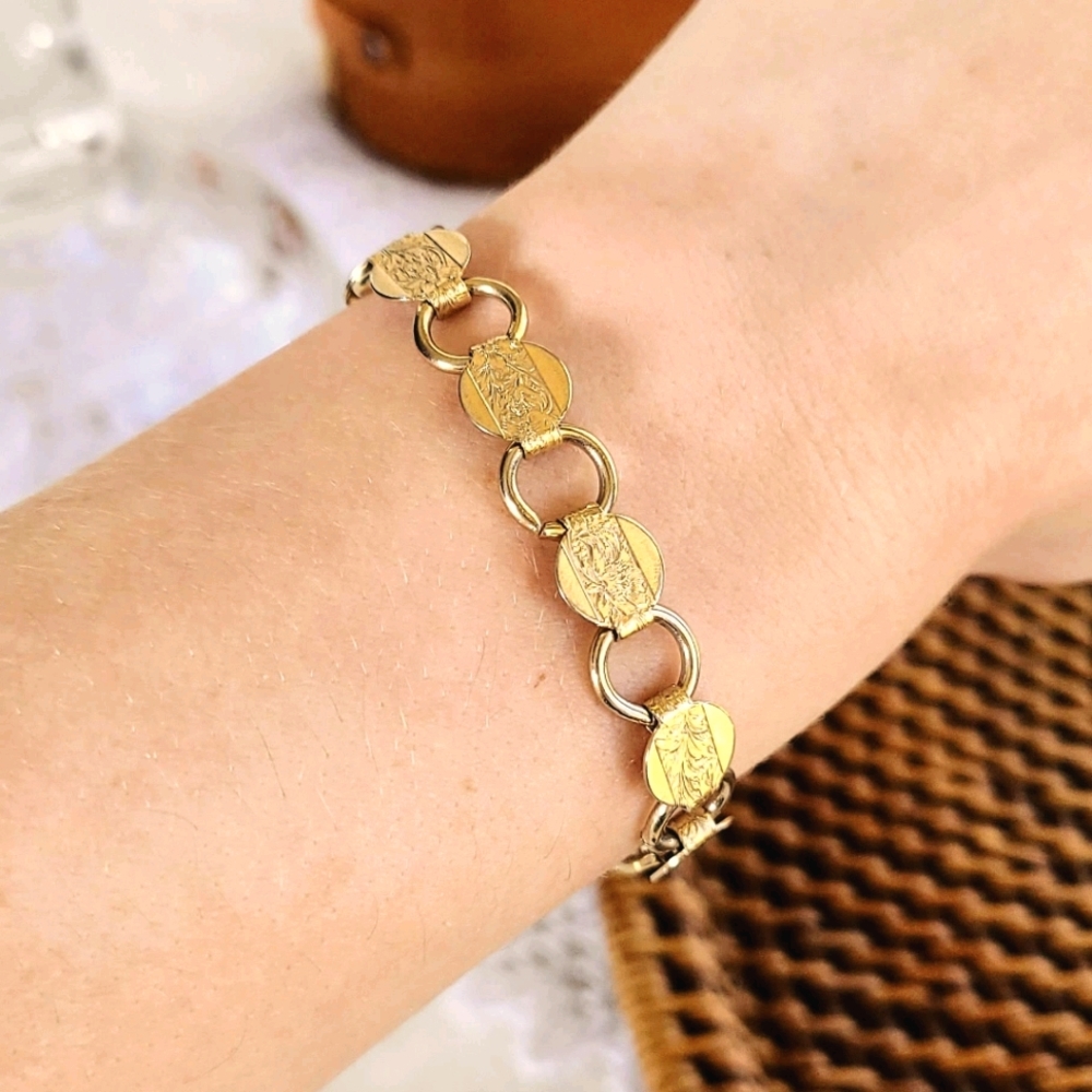 Vintage Sarah Coventry Floral Embossed Bracelet